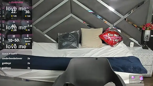 Snapshot of GabySweett_ chatting on 12, 10, 2025 GabySweett online show from 12, 10, 2025