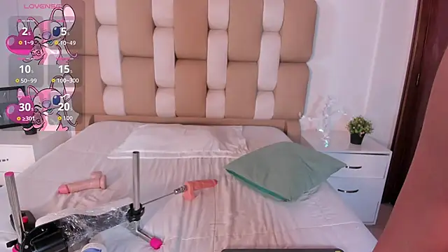 Snapshot of Caroline_Millerr chatting on 23, 10, 2025 Caroline Millerr online show from 23, 10, 2025