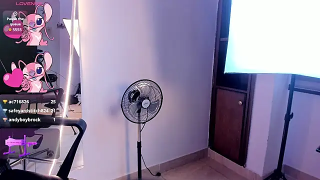 Snapshot of Caroline_Millerr chatting on 5, 11, 2025 Caroline Millerr online show from 5, 11, 2025