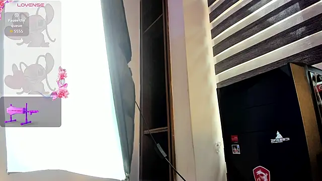 Snapshot of Caroline_Millerr chatting on 24, 11, 2025 Caroline Millerr online show from 24, 11, 2025