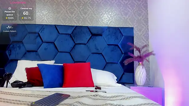 Angelina Roa online show from 14, 12, 2025