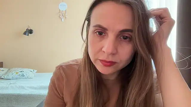 AnnieLove7722 online show from 7, 5, 2026