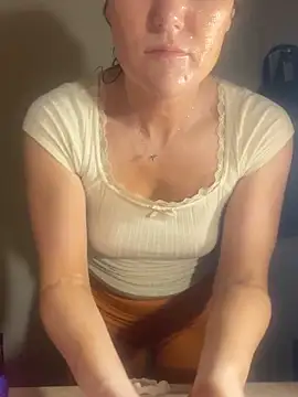 sexybriiiixoxo online show from 15, 5, 2026