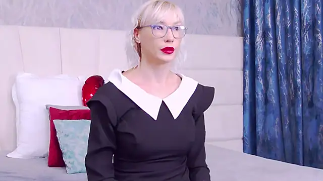 LoreneMoonlight online show from 10, 10, 2025