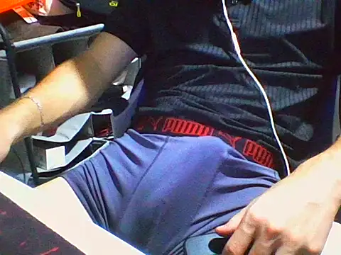 AlbertoRuiz086 online show from 28, 10, 2025