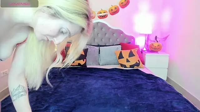 CamillaDreamer online show from 1, 11, 2025