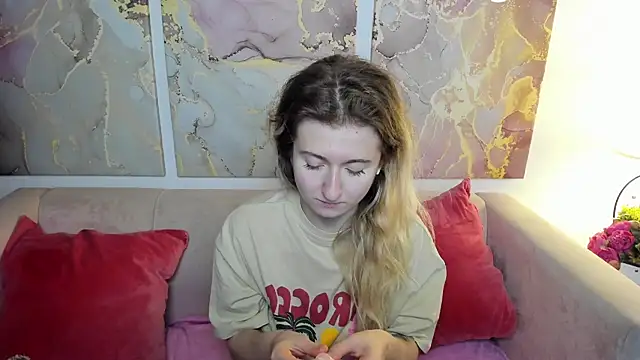 Snapshot of CamillaDreamer chatting on 7, 6, 2026 CamillaDreamer online show from 7, 6, 2026