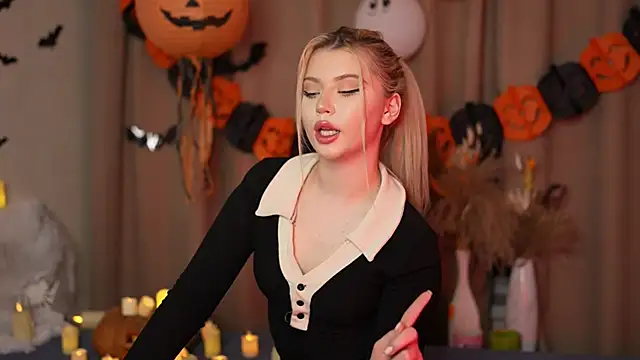 Snapshot of AshleyNikoo chatting on 30, 10, 2025 AshleyNikoo online show from 30, 10, 2025