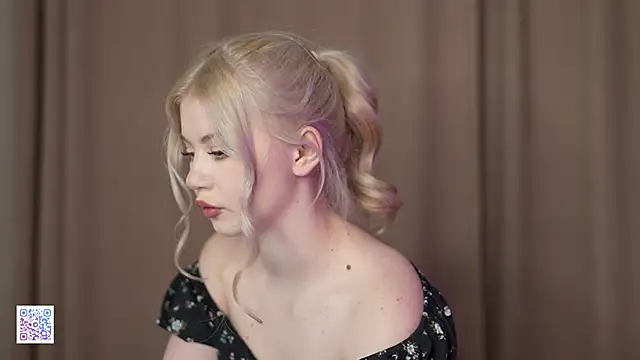 Snapshot of AshleyNikoo chatting on 21, 11, 2025 AshleyNikoo online show from 21, 11, 2025