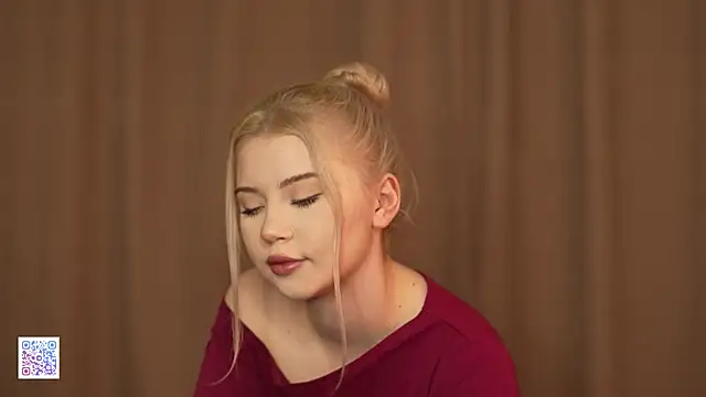 Snapshot of AshleyNikoo chatting on 22, 11, 2025 AshleyNikoo online show from 22, 11, 2025