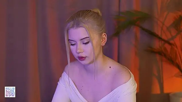 Snapshot of AshleyNikoo chatting on 24, 11, 2025 AshleyNikoo online show from 24, 11, 2025