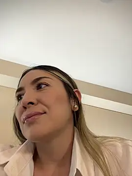 Snapshot of Mariana_gom chatting on 28, 4, 2026 Mariana gom online show from 28, 4, 2026