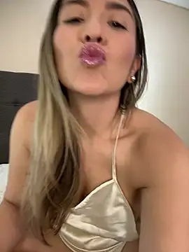 Snapshot of Mariana_gom chatting on 8, 7, 2026 Mariana gom online show from 8, 7, 2026
