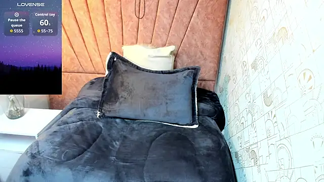 Snapshot of Issa_Milf__ chatting on 17, 10, 2025 Issa Milf online show from 17, 10, 2025