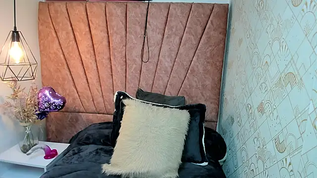 Snapshot of Issa_Milf__ chatting on 6, 11, 2025 Issa Milf online show from 6, 11, 2025