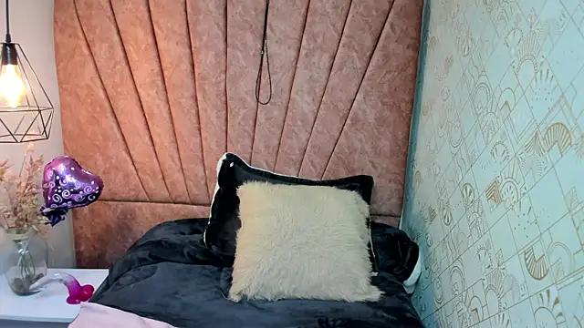 Snapshot of Issa_Milf__ chatting on 7, 11, 2025 Issa Milf online show from 7, 11, 2025