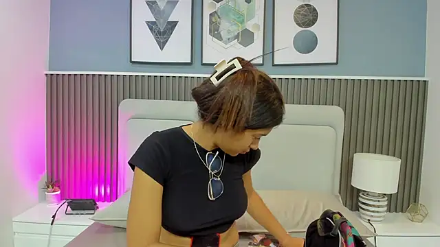 liz  cute online show from 1, 11, 2025