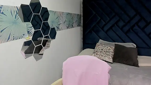 Snapshot of Valery_More__ chatting on 30, 10, 2025 Valery More online show from 30, 10, 2025