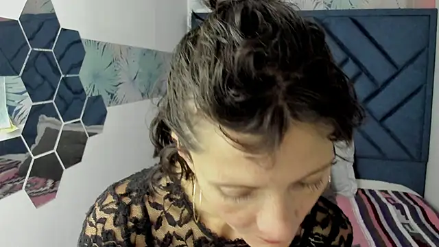 Snapshot of Valery_More__ chatting on 7, 11, 2025 Valery More online show from 7, 11, 2025