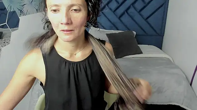 Snapshot of Valery_More__ chatting on 10, 11, 2025 Valery More online show from 10, 11, 2025