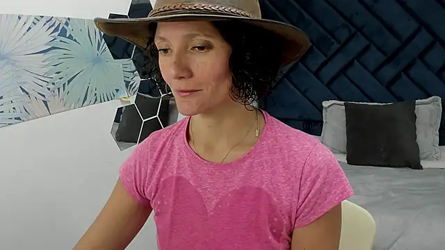 Snapshot of Valery_More__ chatting on 21, 11, 2025 Valery More online show from 21, 11, 2025