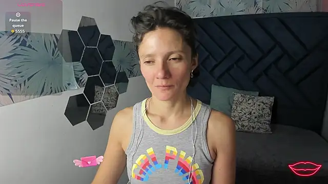 Snapshot of Valery_More__ chatting on 4, 2, 2026 Valery More online show from 4, 2, 2026