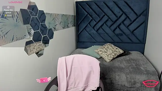 Snapshot of Valery_More__ chatting on 5, 2, 2026 Valery More online show from 5, 2, 2026