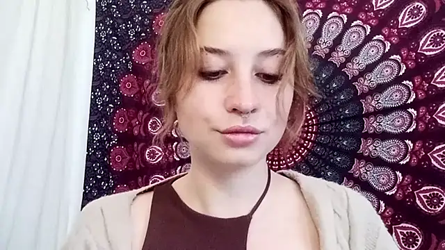 Snapshot of AdalynKiss chatting on 7, 10, 2025 AdalynKiss online show from 7, 10, 2025