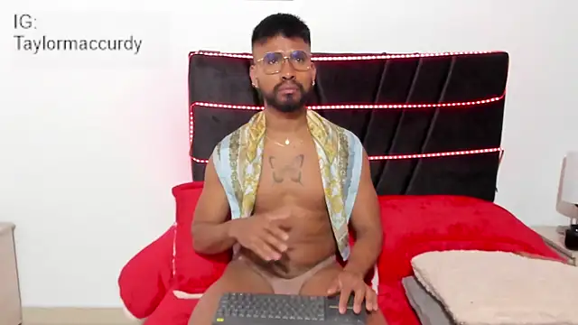 Taylormaccurdy  online show from 2, 12, 2025