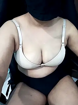 Snapshot of nakedqueen4u chatting on 10, 10, 2025 nakedqueen4u online show from 10, 10, 2025