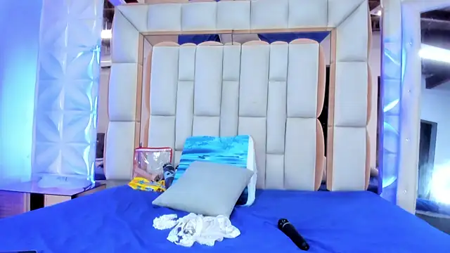 violet milleer online show from 19, 4, 2026