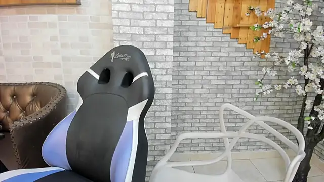 Snapshot of Alisonn_Doll chatting on 19, 12, 2025 Alisonn Doll online show from 19, 12, 2025