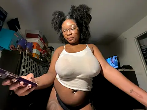 Snapshot of monicaval chatting on 6, 10, 2025 monicaval online show from 6, 10, 2025