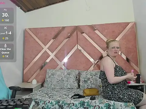 Snapshot of AliceCat_01 chatting on 4, 12, 2025 AliceCat 01 online show from 4, 12, 2025