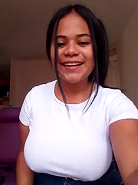 Snapshot of Antonela_19 chatting on 25, 10, 2025 Antonela 19 online show from 25, 10, 2025