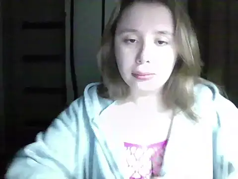 Snapshot of KatrinLips chatting on 10, 10, 2025 KatrinLips online show from 10, 10, 2025