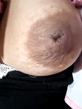 Hotmommax online show from 11, 2, 2026