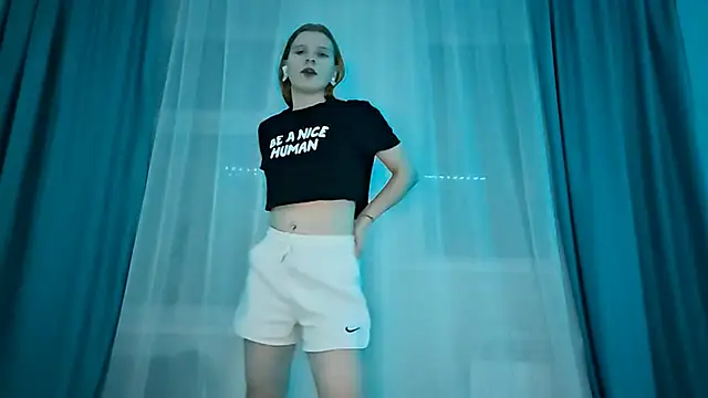 Snapshot of LynteriLain chatting on 9, 11, 2025 LynteriLain online show from 9, 11, 2025