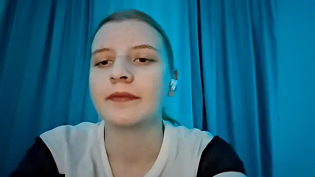 Snapshot of LynteriLain chatting on 19, 11, 2025 LynteriLain online show from 19, 11, 2025