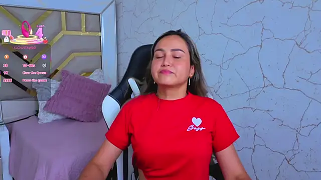 Snapshot of lila_cute1 chatting on 19, 11, 2025 lila cute1 online show from 19, 11, 2025