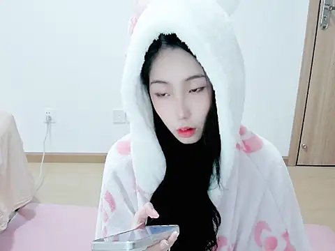Snapshot of XIAYIBB-2025 chatting on 19, 10, 2025 XIAYIBB-2025 online show from 19, 10, 2025
