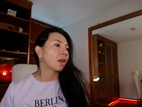 Snapshot of Talia__velvet chatting on 22, 12, 2025 Talia velvet online show from 22, 12, 2025