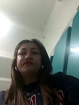 chloe  Jones  online show from 15, 11, 2025