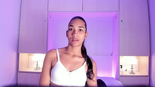 AnahiCollins online show from 6, 3, 2026