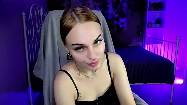 Snapshot of emlymur chatting on 17, 10, 2025 emlymur online show from 17, 10, 2025