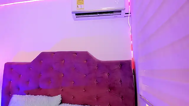 Snapshot of ScarletDesire_ chatting on 7, 10, 2025 ScarletDesire online show from 7, 10, 2025