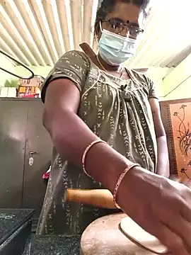 Snapshot of Tamilselviroja- chatting on 20, 12, 2025 Tamilselviroja- online show from 20, 12, 2025