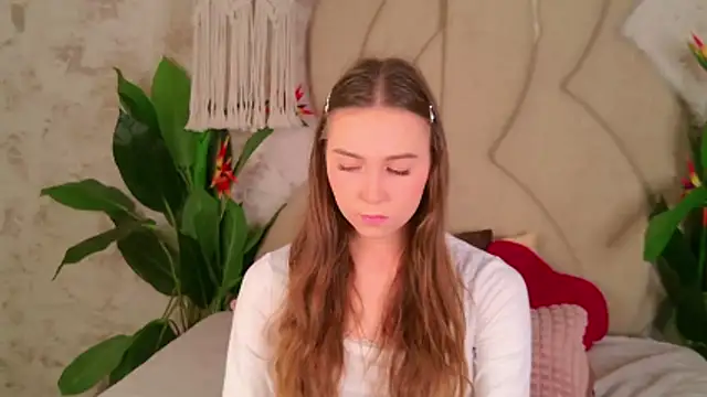 Snapshot of OliviaLay chatting on 14, 11, 2025 OliviaLay online show from 14, 11, 2025