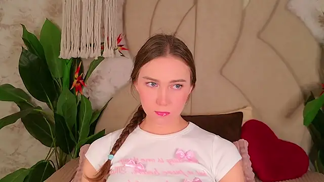 Snapshot of OliviaLay chatting on 16, 11, 2025 OliviaLay online show from 16, 11, 2025