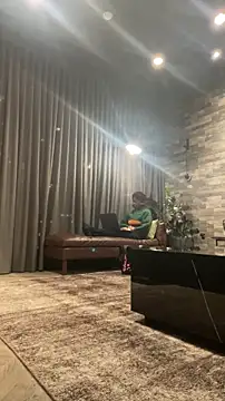 tia   fox online show from 17, 11, 2025